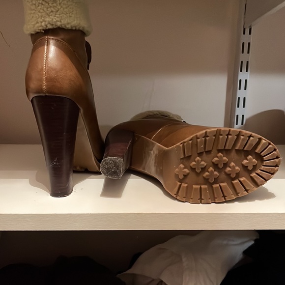 High heeled lace up boots - Picture 4 of 4